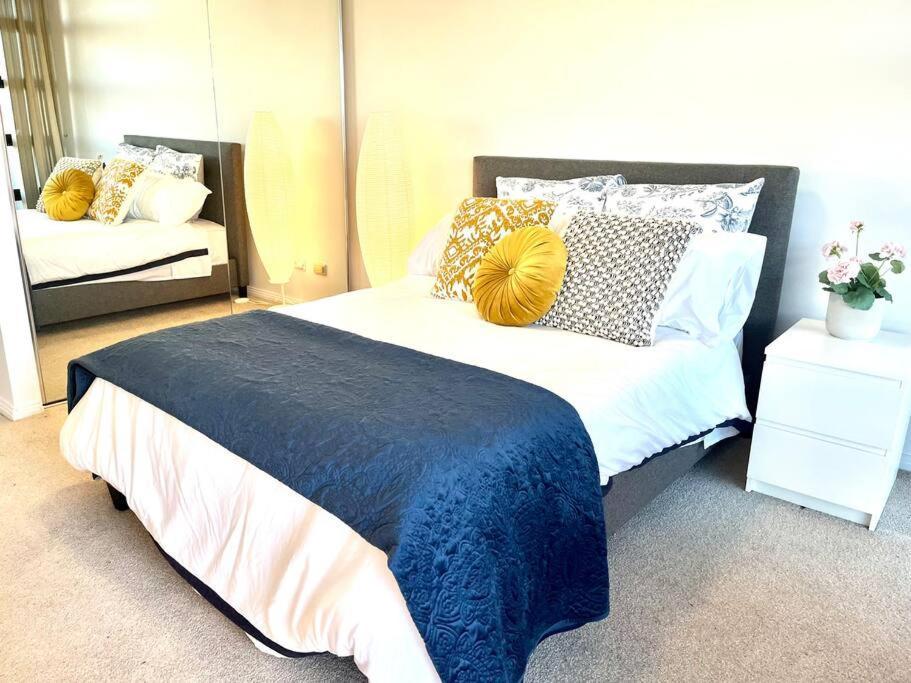 Super Convenient Modern 2 Bedroom 2 Bath Parking Appartamento