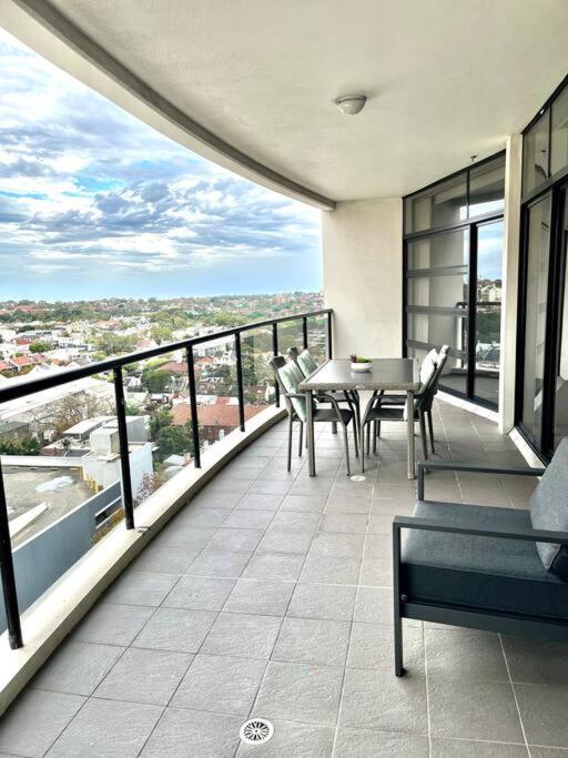 Apartment Super Convenient Modern 2 Bedroom 2 Bath Parking