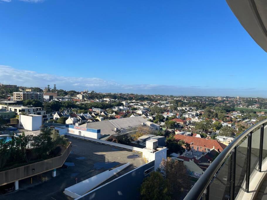 Super Convenient Modern 2 Bedroom 2 Bath Parking Apartment *